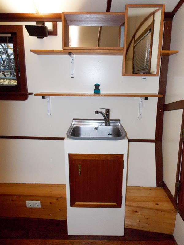 houseboat amsterdam forward sink